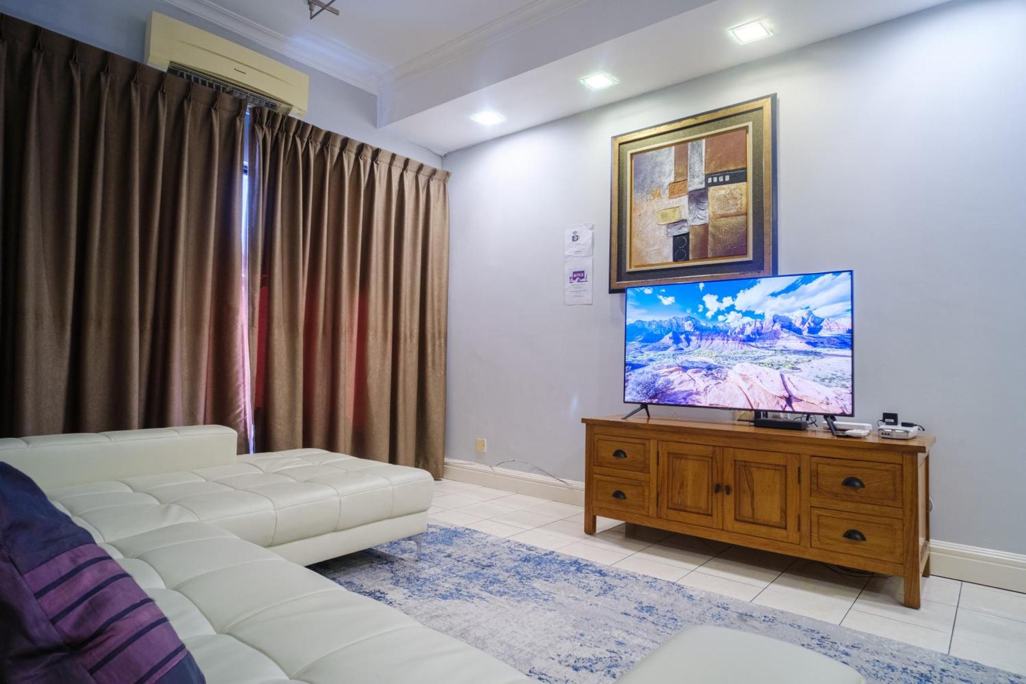 Petronella C1 Marina Court Apartment *